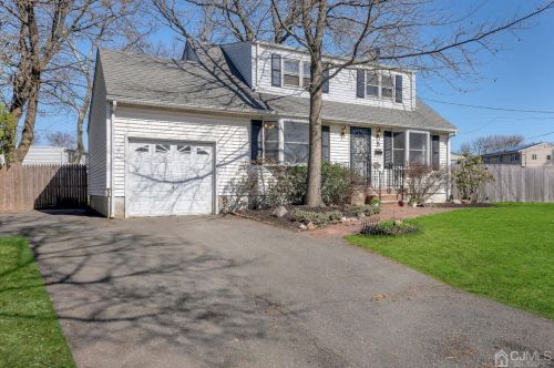 5 Ellwood Rd, East Brunswick NJ  08816-3001 exterior