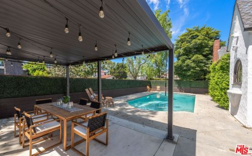10816 Whipple St, North Hollywood, CA 91602-3233