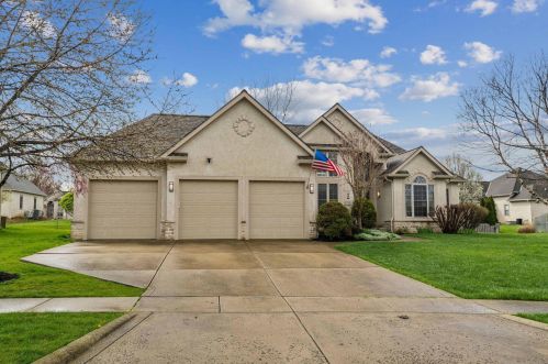 1714 Tuscarora Dr, Darbydale, OH 43123-8167