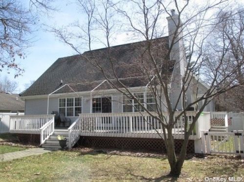 69 Mowbray St, Canaan Lake NY  11772-2113 exterior