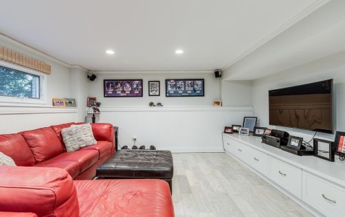 6 Cedar Crest Dr, Huntington Station NY  11746-6652 exterior