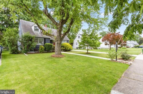 312 Temple Blvd, Palmyra, NJ 08065-2322