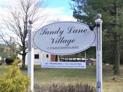 84 Homestead Ln, Brookfield Center CT  06804-2629 exterior