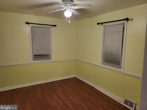 33 University Ave, New Castle, DE 19720-4319