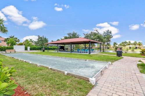 14318 Manchester Dr, Naples FL  34114-8626 exterior