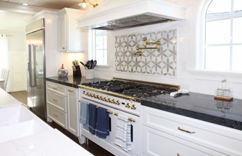 208 Indianapolis Ave, Huntington Beach CA 92646-5011 exterior