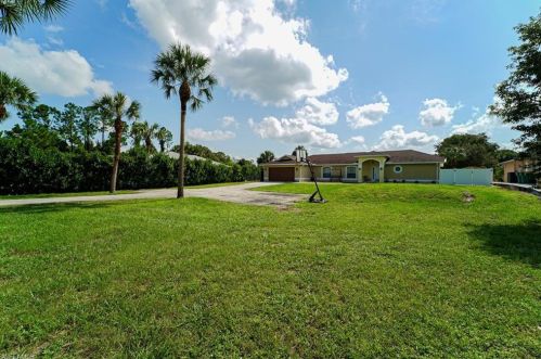 210 10th St, Naples, FL 34120-5048