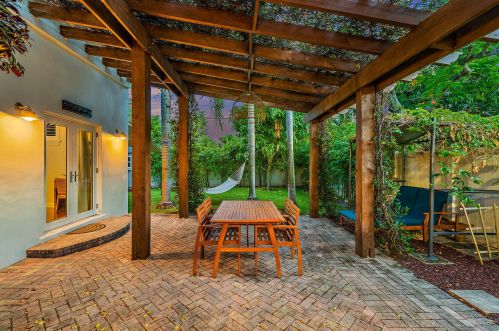 250 10th St, Delray Beach FL  33444-4048 exterior