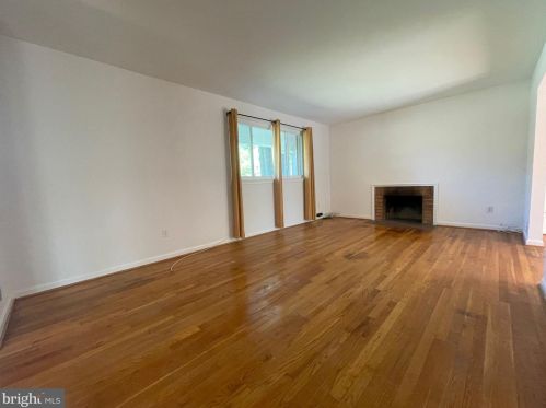 8701 Parliament Dr, Springfield VA  22151-1224 exterior