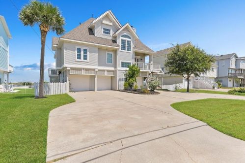 2612 Sydnor Ln, Galveston, TX 77554-6377