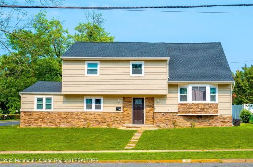 451 Middle Rd, Hazlet NJ  07730-2483 exterior