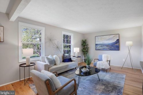 10624 Cavalcade St, Great Falls VA  22066-2427 exterior