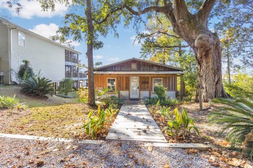 123 Pitts Bayshore Dr, Freeport, FL 32439-5035