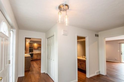 112 Clubhouse Dr, Hermitage, PA 16159-2208