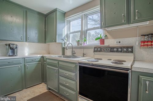 385 Zynn Rd, Downingtown PA  19335-1146 exterior