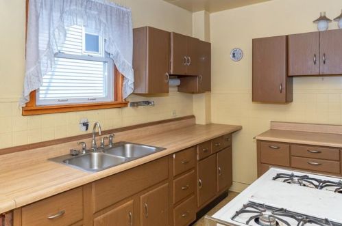 30 Walnut St, Pittsburgh PA 15221-3548 exterior