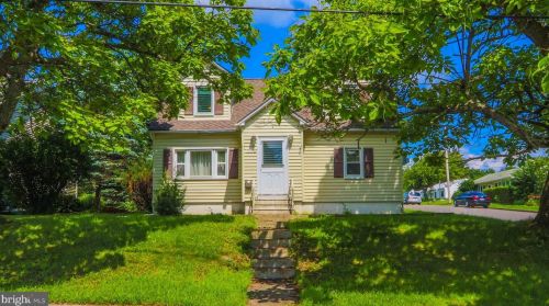 1203 Upper Pennsylvania Ave, Bangor, PA 18013-1618