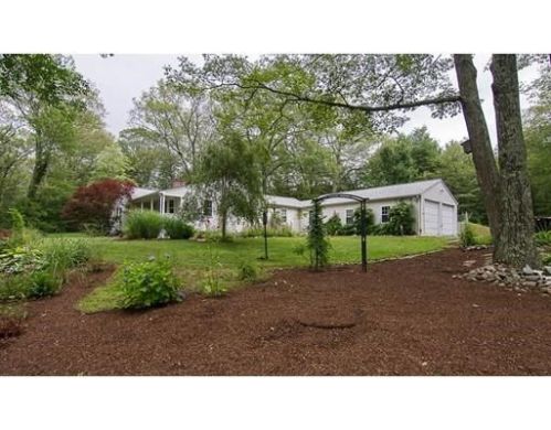 38 Park St, Mendon, MA 01756-1226