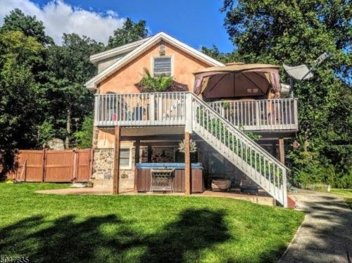 419 Macopin Rd, West Milford Lakes, NJ 07480-3908