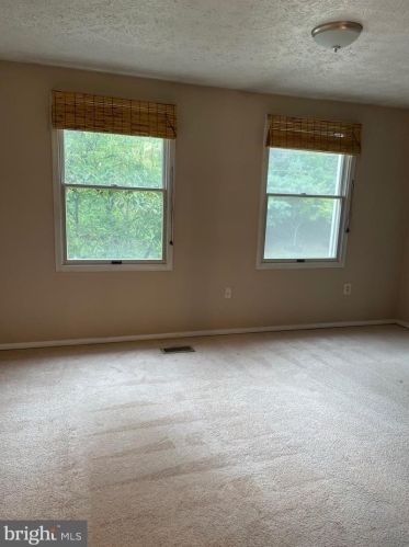 1628 Devil Ln, Woodbridge VA  22192-2829 exterior