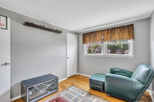 35 Keeney St, Manchester CT 06040-7054 exterior