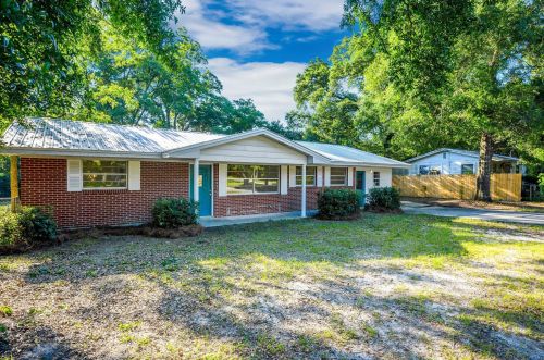 131 Cypress Ln, Defuniak Springs FL  32435-3049 exterior