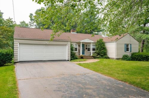 79 Gabb Rd, Bloomfield, CT 06002-2306