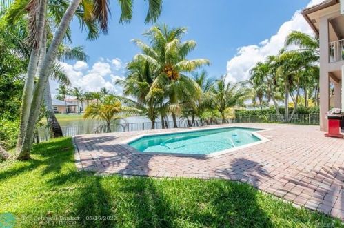 19310 30th St, Hollywood, FL 33029-5816