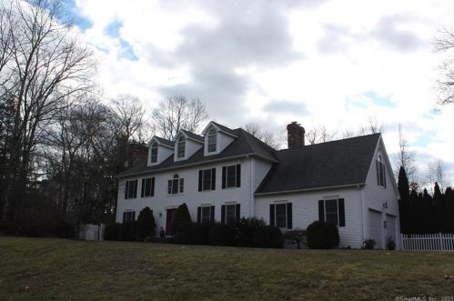 3 Squire Hl, Lyme, CT 06371-1356