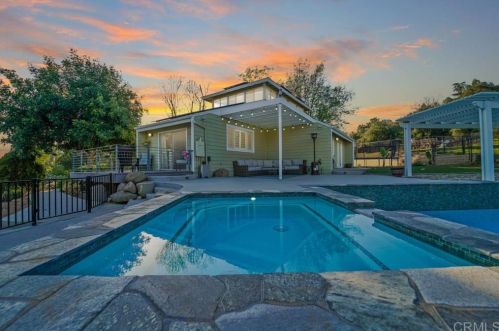 11421 Pinehurst Dr, Lakeside, CA 92040-1310
