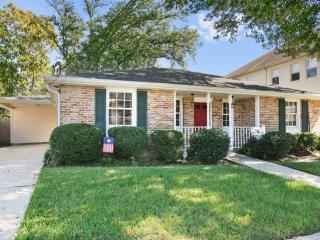 461 Beverly Garden Dr, Metairie, LA 70001-2107