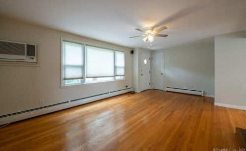 2 Valley Brook Ln, North Haven CT  06473-2638 exterior