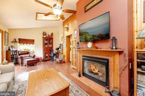 20 Valley Dr, Southampton PA  18966-1347 exterior