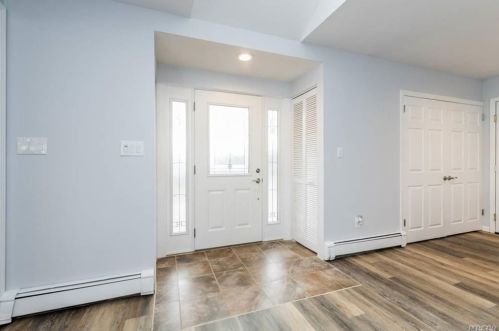 23 Twisting Ln, North Wantagh, NY 11793-1917