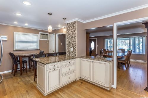 2208 Hortense Ave, Seaford, NY 11783-2623