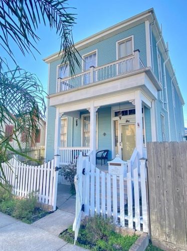 1121 Market St, Galveston, TX 77550-2620
