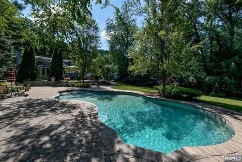 258 Gateway Rd, Ridgewood, NJ 07450-2933