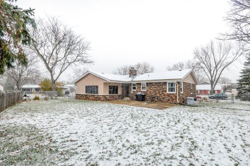 1135 Riverton Dr, Mukwonago, WI 53149-1031