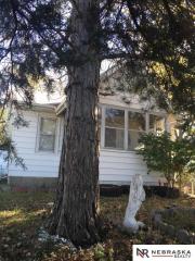 2815 71st St, Omaha, NE 68104-3827