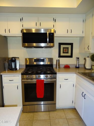 704 Holly Ave, Oxnard CA 93036-1907 exterior