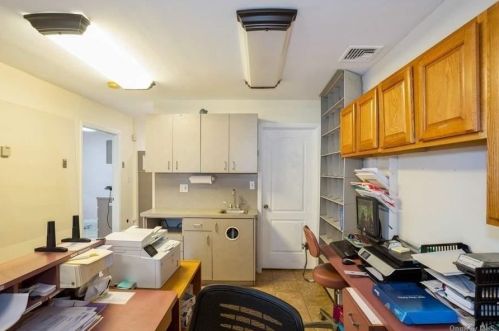 2 Laura Ct, Mount Sinai NY  11766-2360 exterior