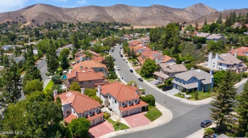 5805 Rainbow Hill Rd, Calabasas CA  91301-4636 exterior