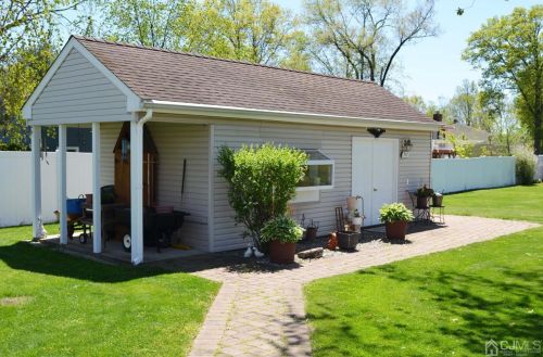 317 New Durham Rd, Piscataway NJ  08854-5311 exterior