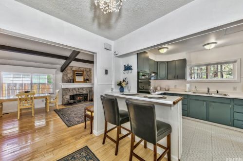 2902 Oakland Ave, South Lake Tahoe CA  96150-7843 exterior