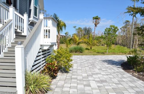 8563 Juneau Ct, Saint James City FL  33956-0032 exterior