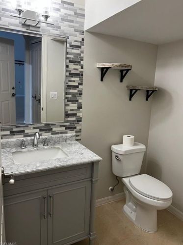 7372 Bristol Cir, Naples FL  34120-0694 exterior