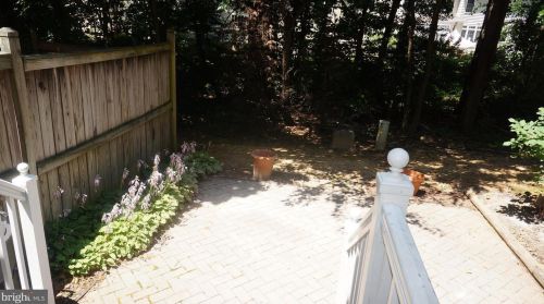 1315 Vintage Pl, Herndon VA  20194-1027 exterior