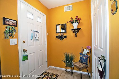 124 Maplecrest Dr, Lakewood, NJ 08701-0073