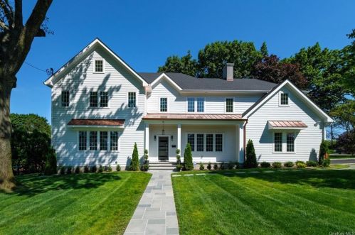 11 Manger Cir, New Rochelle NY  10803-2627 exterior