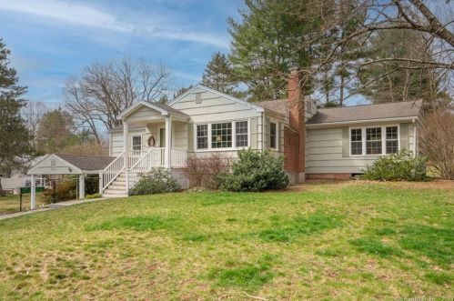 59 Fairlawn Rd, Glastonbury, CT 06033-2425